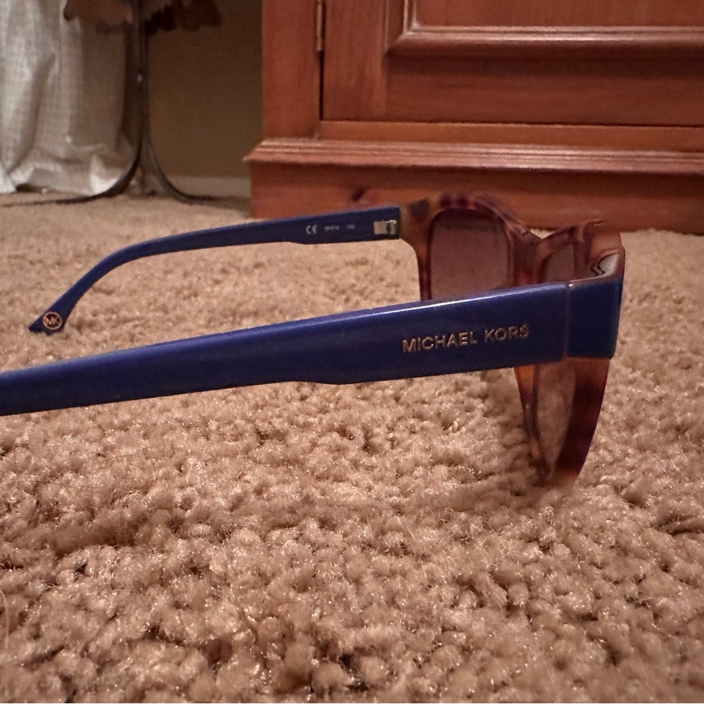 MK Tortoise Shell Sunglasses - Picture 4 of 4